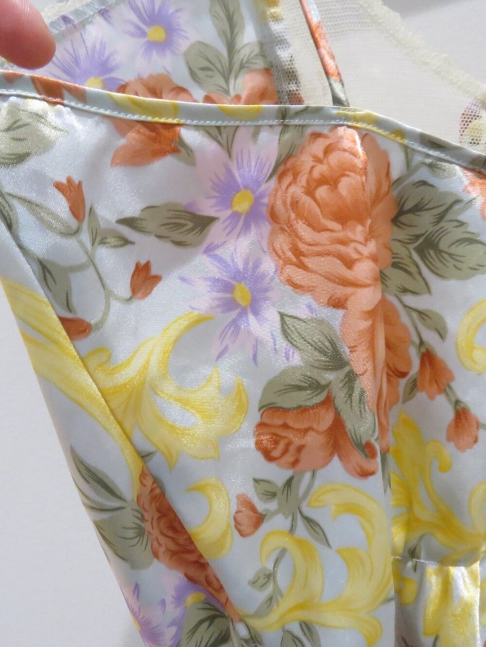 VINTAGE VICTORIA'S SECRET Gold Label Floral Satin Lace Cami Top Coquette Y2K - Picture 12 of 13